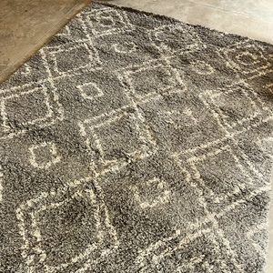 Stylish gray rug with cute design:)